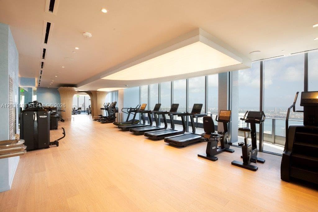 1000 Brickell Plz # 4609, Miami FL 33131 — 34