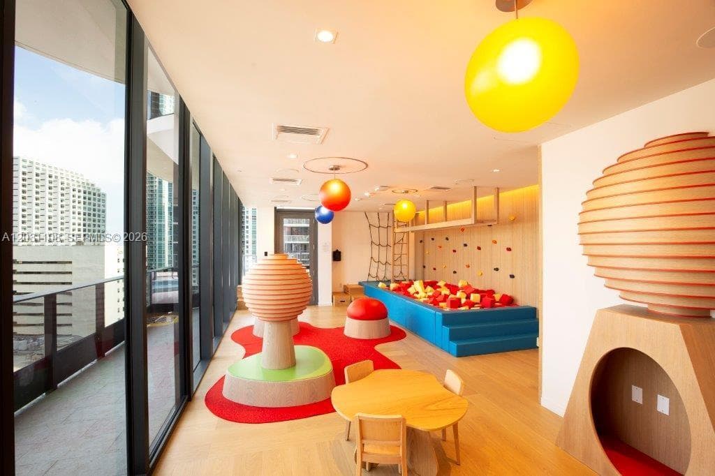 1000 Brickell Plz # 4609, Miami FL 33131 — 50