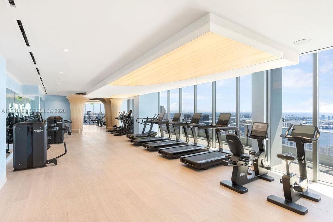 1000 Brickell Plz # 4609, Miami FL 33131 — 37