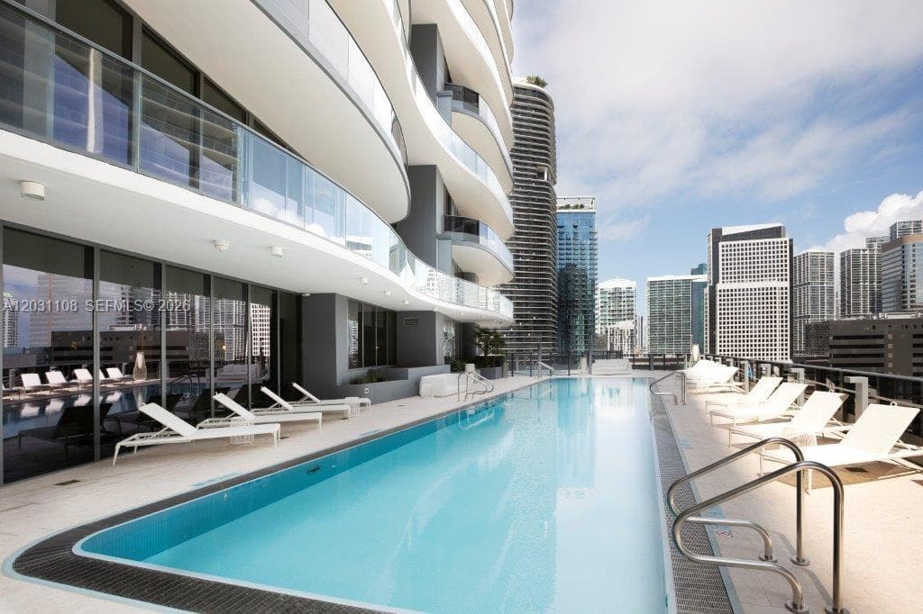 1000 Brickell Plz # 4609, Miami FL 33131 — 48