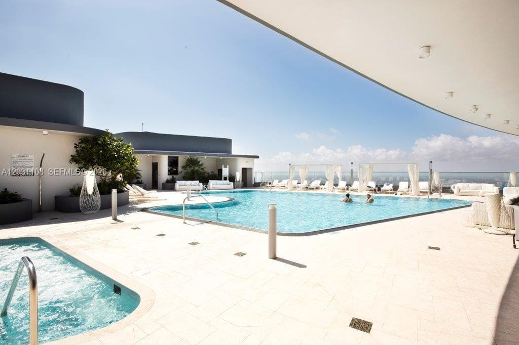 1000 Brickell Plz # 4609, Miami FL 33131 — 29