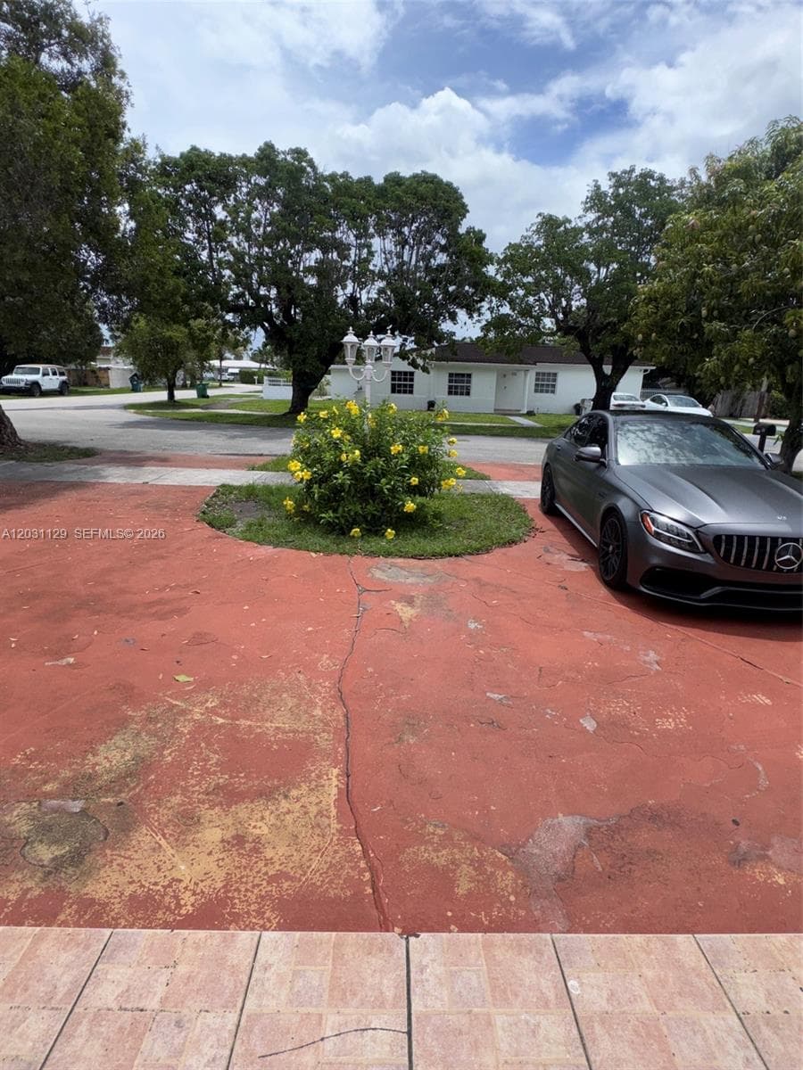 1120 SW 73rd Ave, Miami FL 33144 — 2