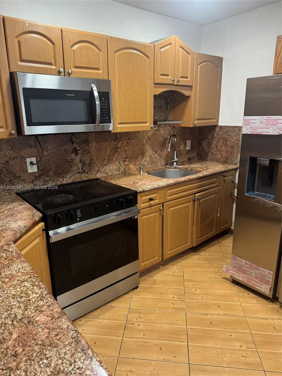 1120 SW 73rd Ave, Miami FL 33144 — 3