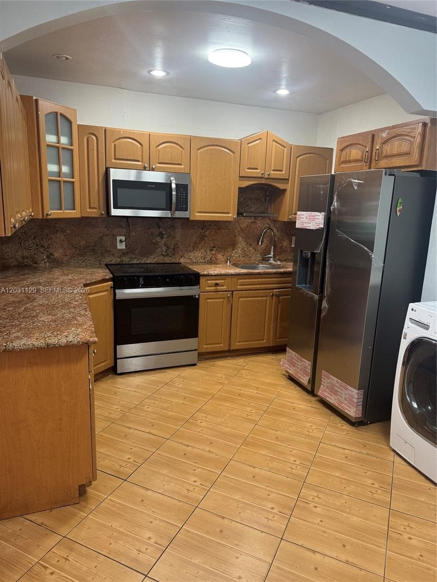 1120 SW 73rd Ave, Miami FL 33144 — 4