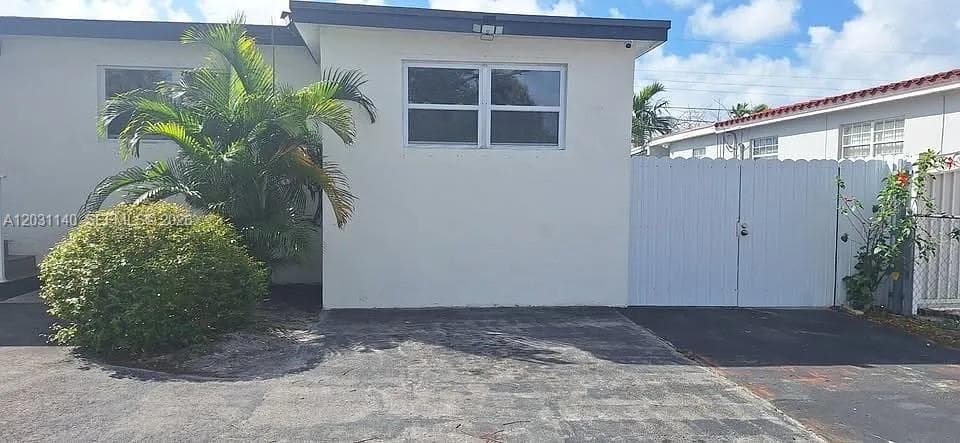 7860 SW 17th St # A, Miami FL 33155 — 1