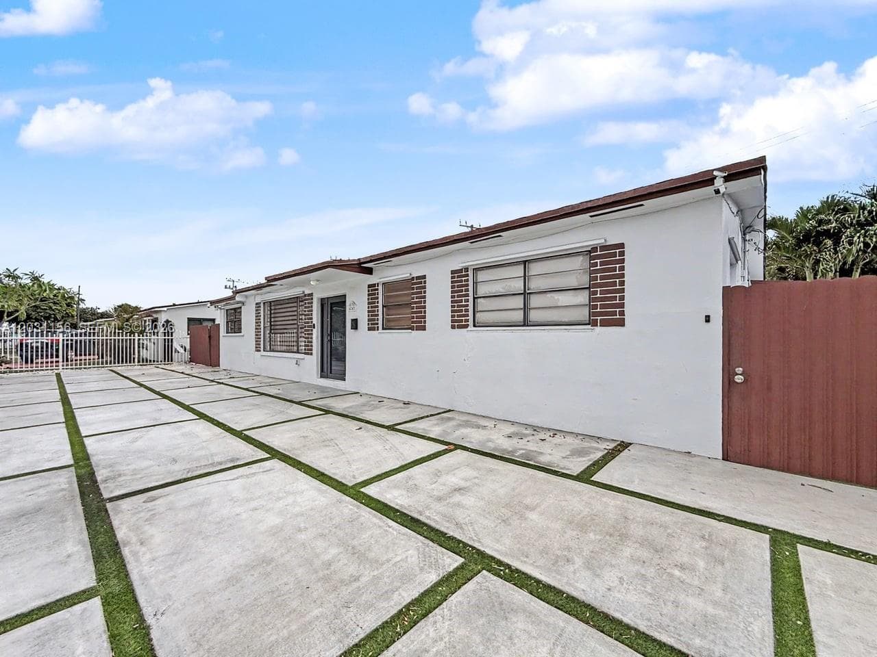 4265 W 8th Ave, Hialeah FL 33012 — 32
