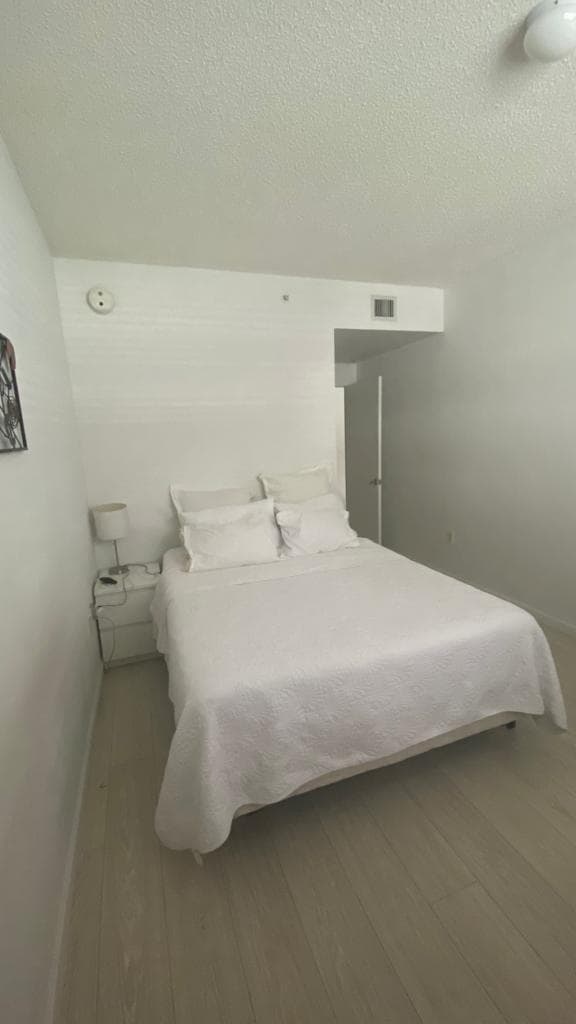 185 SE 14th Terrace SE # 711, Miami FL 33131 — 2