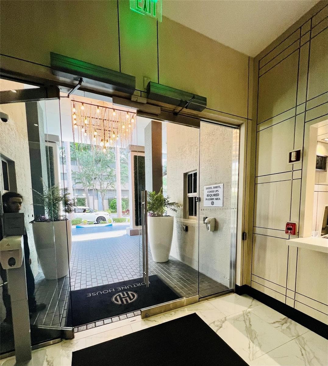 185 SE 14th Terrace SE # 711, Miami FL 33131 — 12