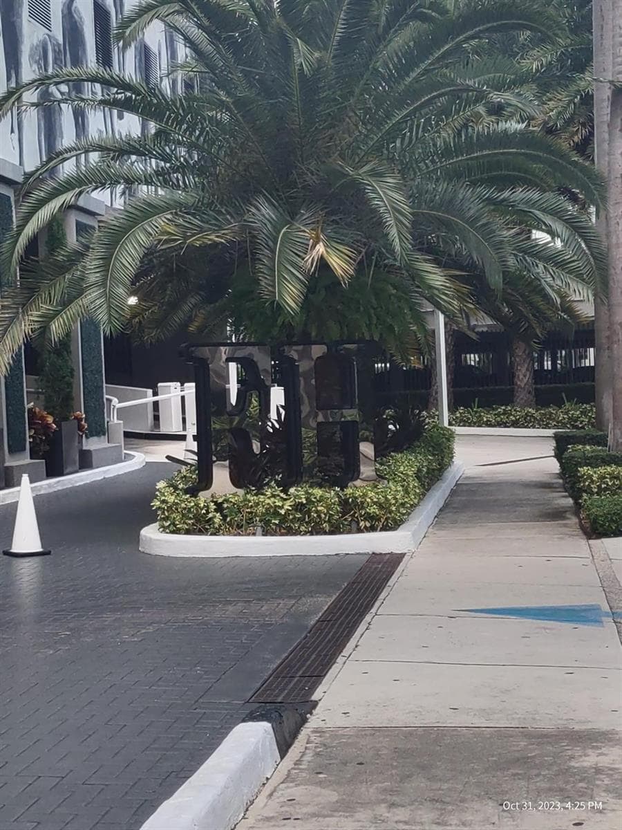 185 SE 14th Terrace SE # 711, Miami FL 33131 — 30