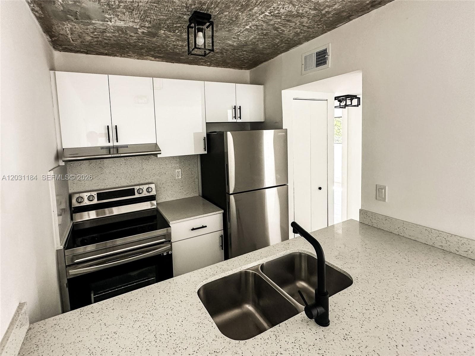 190 NW 69th St # 8, Miami FL 33150 — 2
