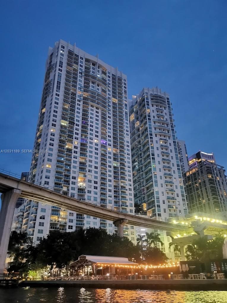 31 SE 5th St # 1404, Miami FL 33131 — 13