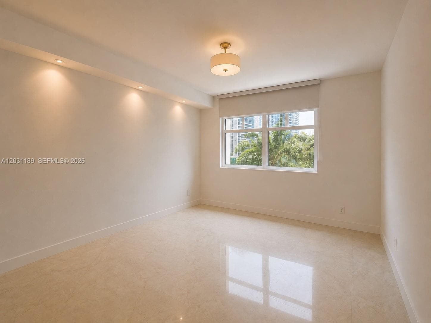 31 SE 5th St # 1404, Miami FL 33131 — 3