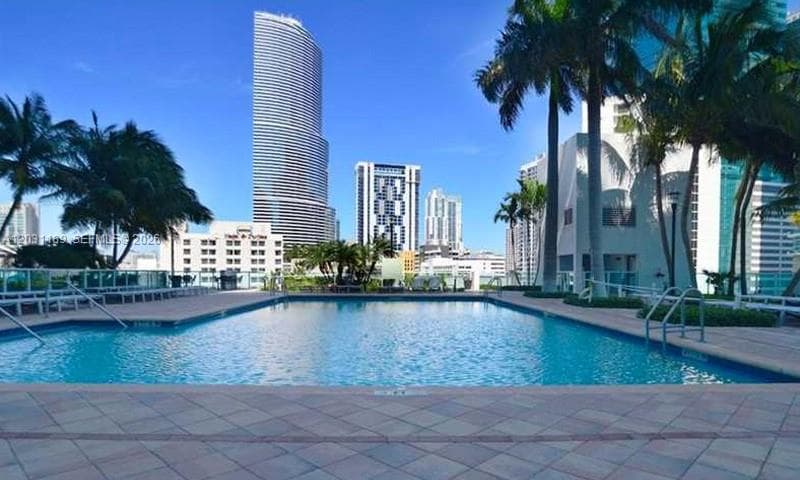 31 SE 5th St # 1404, Miami FL 33131 — 11