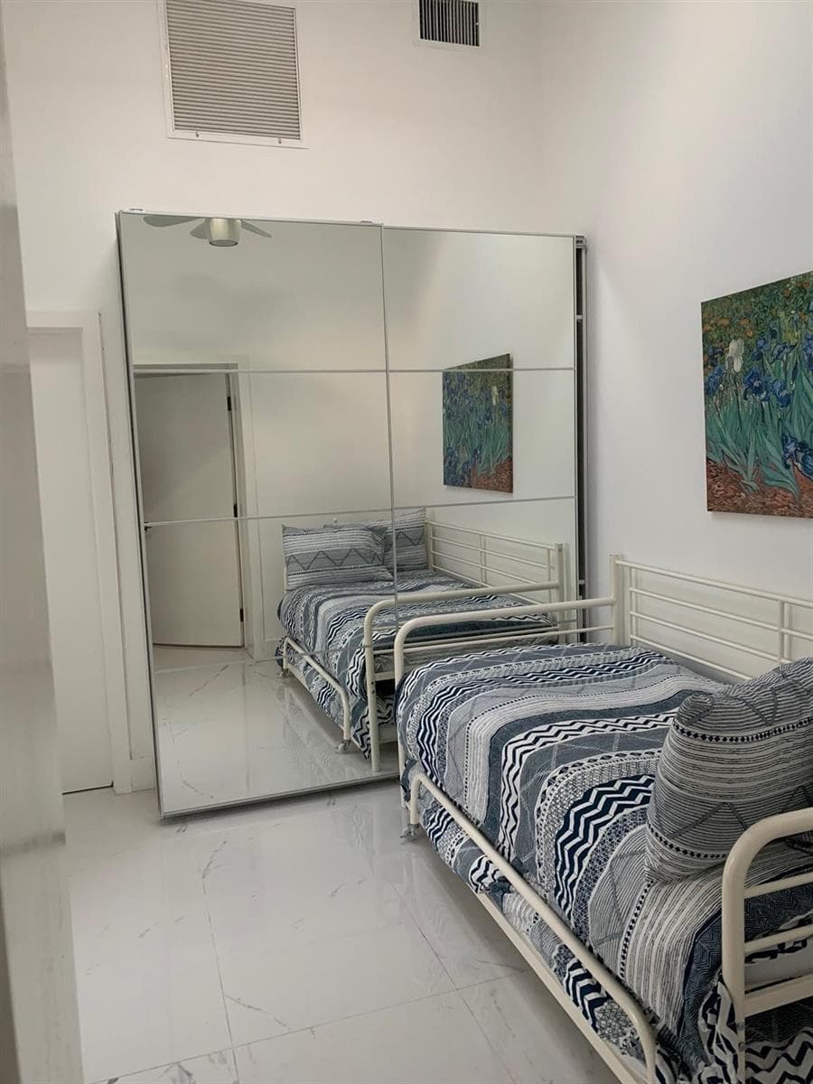 9007 NE 10th Avenue NE, Miami FL 33138 — 21