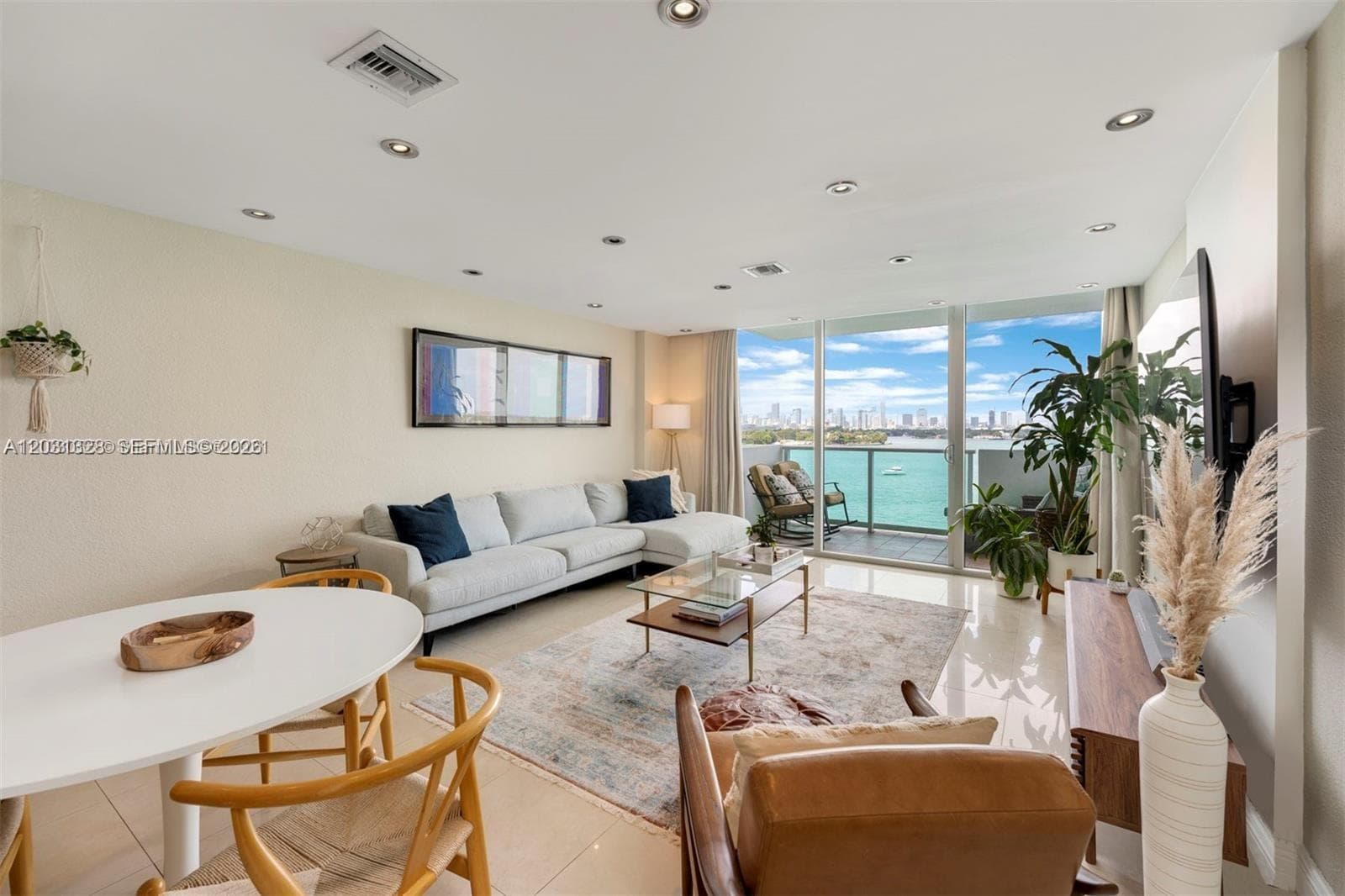 1200 West Ave # 725, Miami Beach FL 33139 — 2