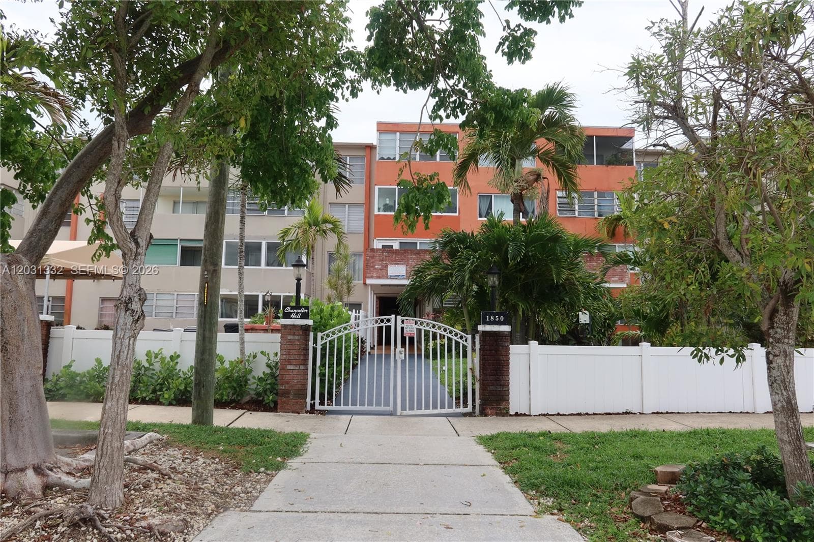 1850 NE 169th St # 312, North Miami Beach FL 33162 — 1