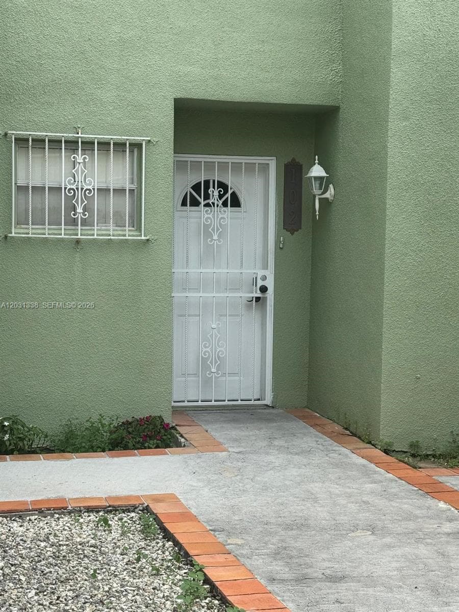 11173 NW 7th St # 18, Miami FL 33172 — 1