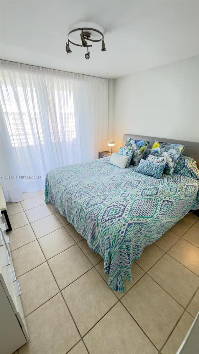5555 Collins Ave # 16W, Miami Beach FL 33140 — 7