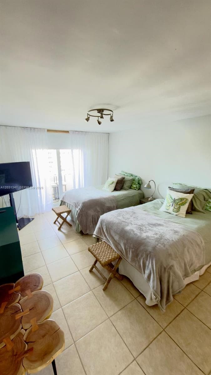 5555 Collins Ave # 16W, Miami Beach FL 33140 — 9