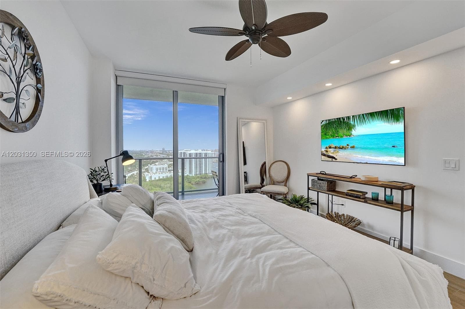 16385 Biscayne Blvd # 3107, North Miami Beach FL 33160 — 27
