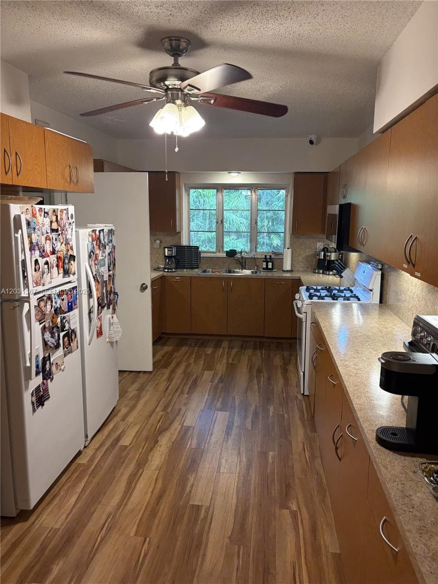 11715 SW 87th Ave, Miami FL 33176 — 12