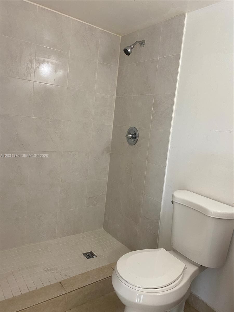 7075 NW 186th St # C308, Hialeah FL 33015 — 12