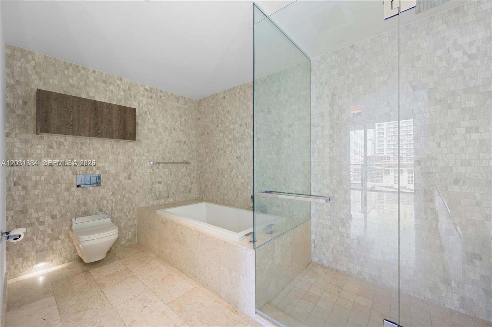 68 SE 6th St # 910, Miami FL 33131 — 17