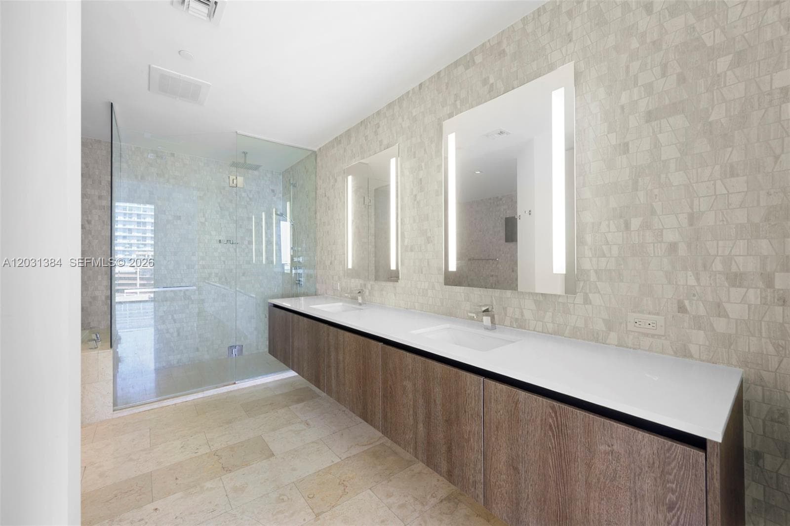 68 SE 6th St # 910, Miami FL 33131 — 16