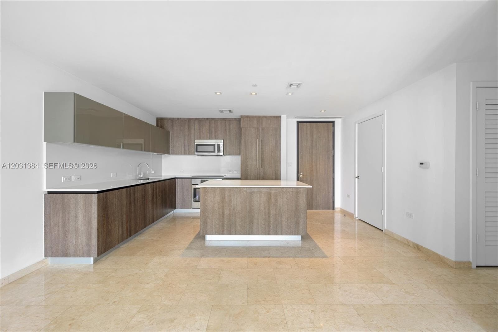 68 SE 6th St # 910, Miami FL 33131 — 7