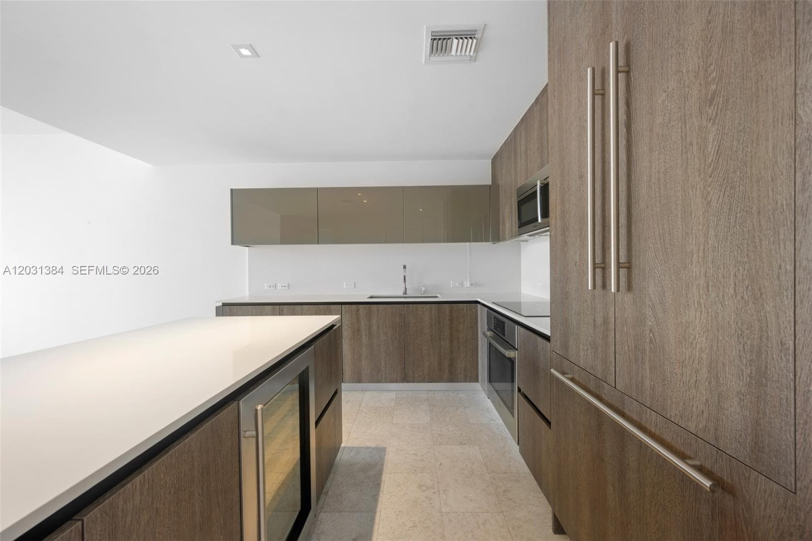 68 SE 6th St # 910, Miami FL 33131 — 3