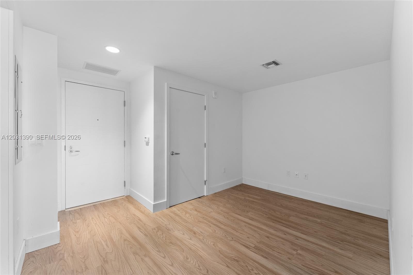 16385 Biscayne Blvd # 3120, North Miami Beach FL 33160 — 2