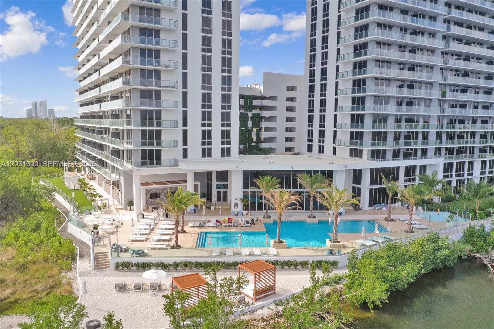 16385 Biscayne Blvd # 3120, North Miami Beach FL 33160 — 17