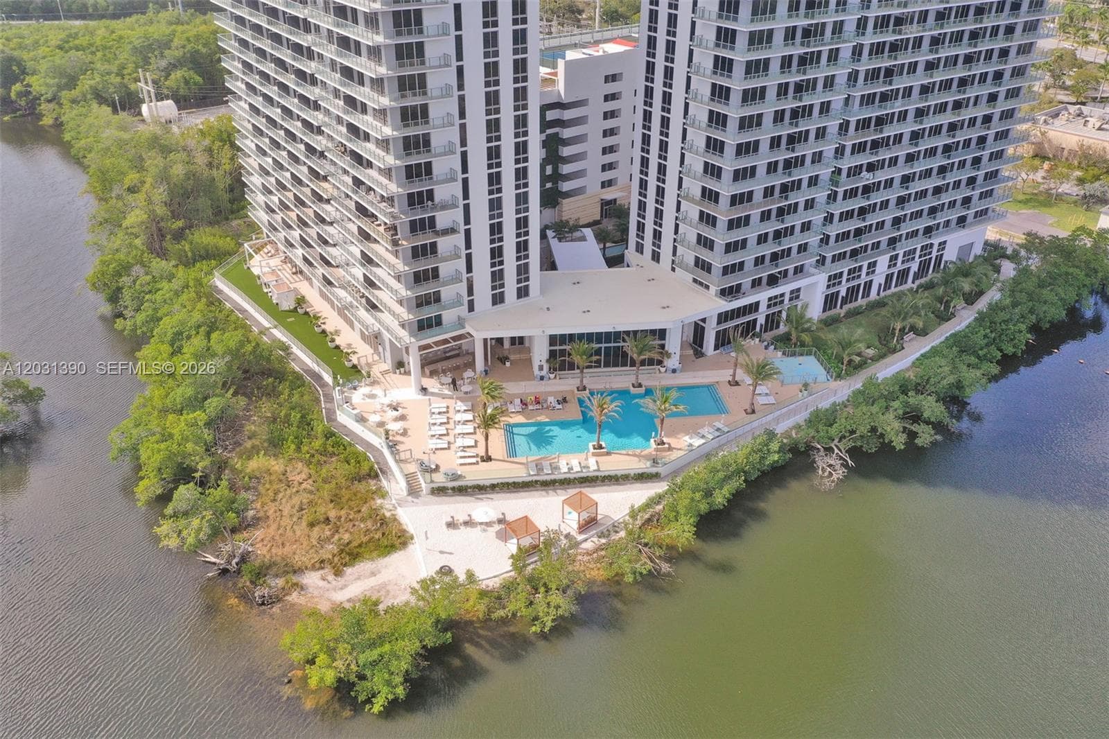 16385 Biscayne Blvd # 3120, North Miami Beach FL 33160 — 18