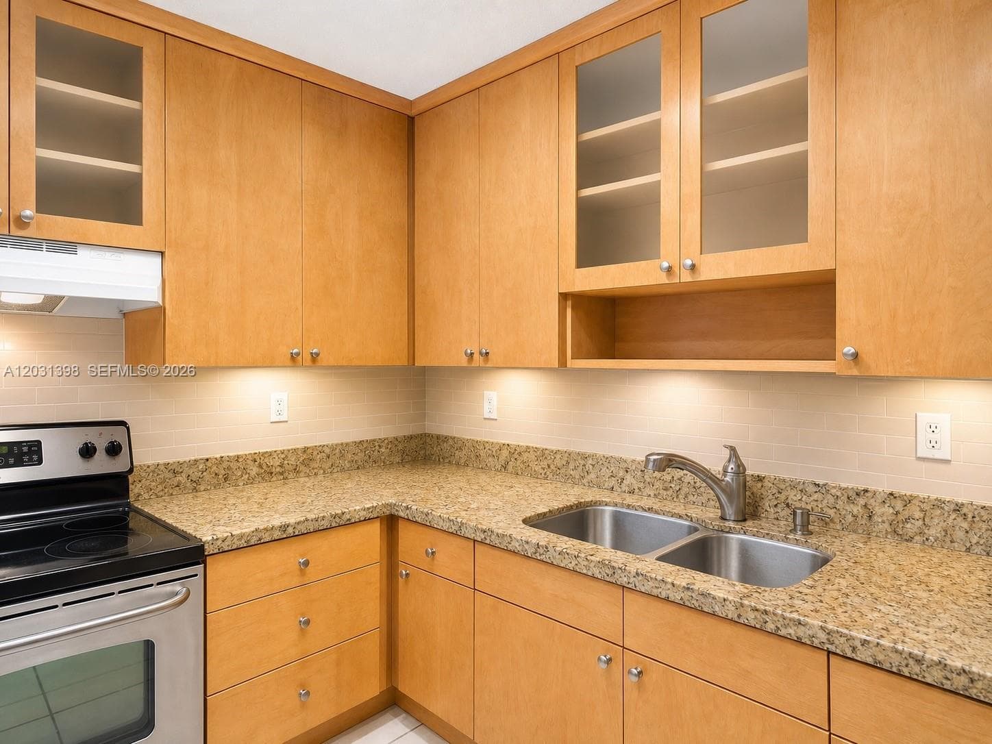 4011 N Meridian Ave # 35, Miami Beach FL 33140 — 3