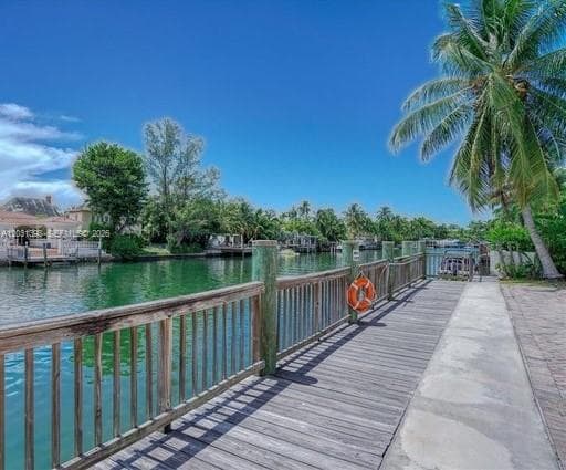 4011 N Meridian Ave # 35, Miami Beach FL 33140 — 1