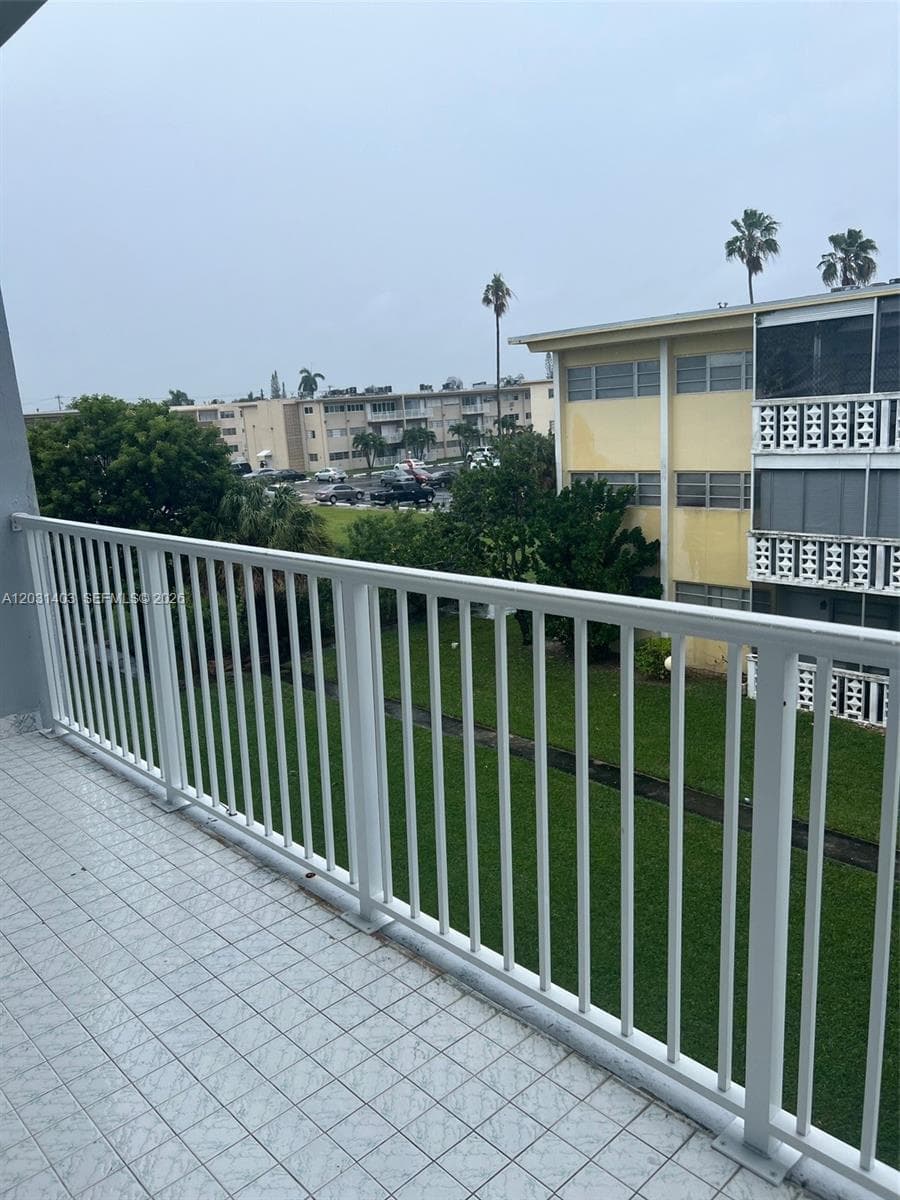16801 NE 14th Ave # 310, Miami FL 33162 — 2
