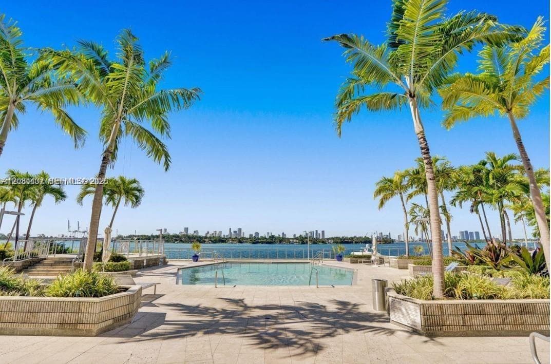 800 West Ave # 618, Miami Beach FL 33139 — 33
