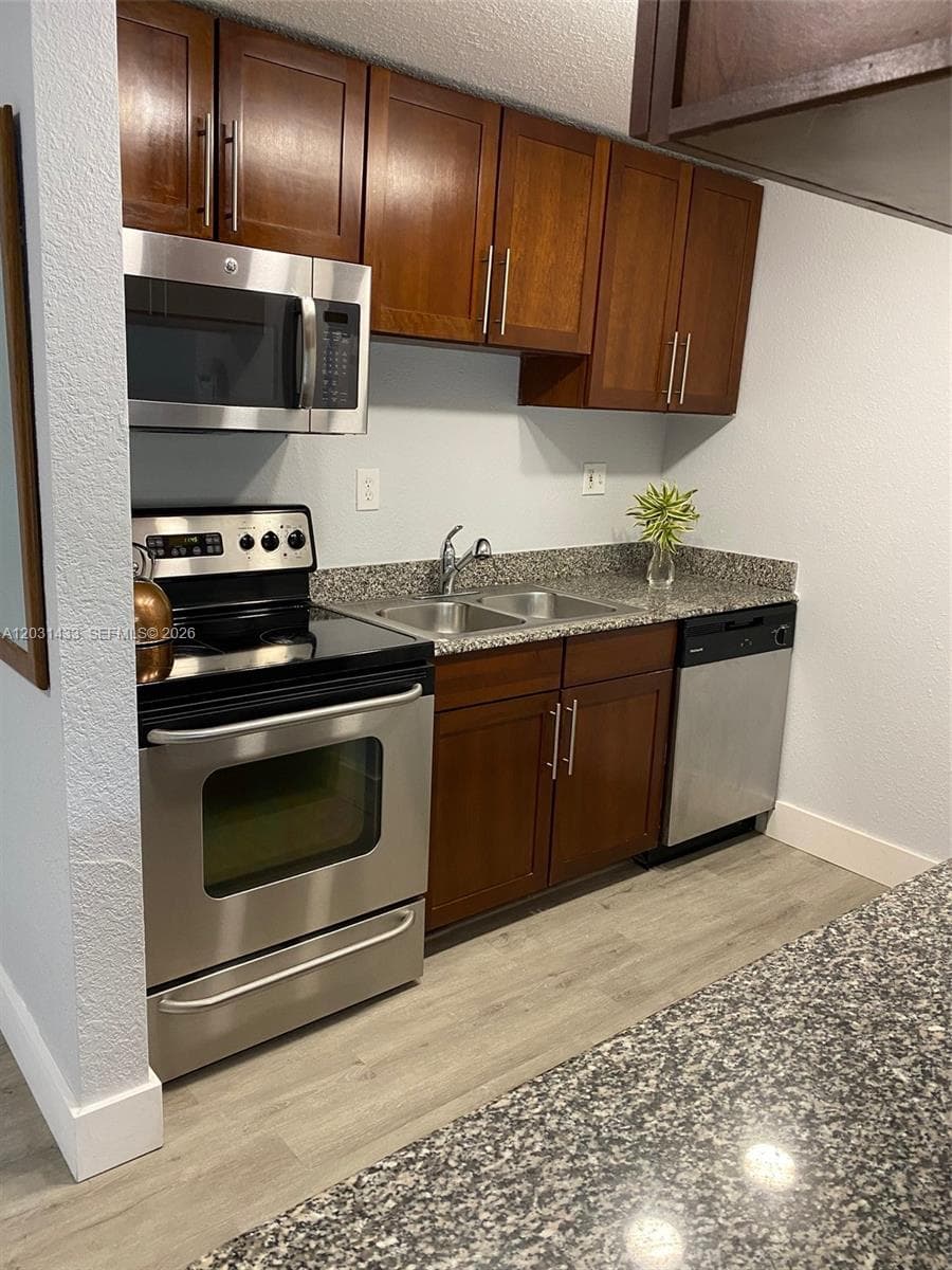 8950 SW 69th Ct # 308, Pinecrest FL 33156 — 3