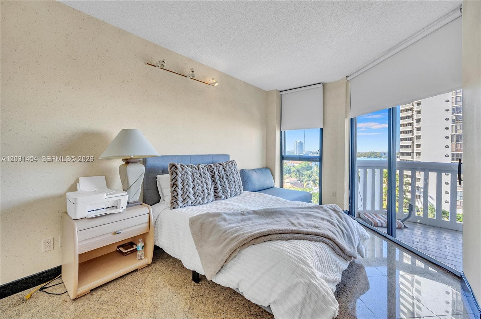 2000 Island Blvd # 806, Aventura FL 33160 — 21