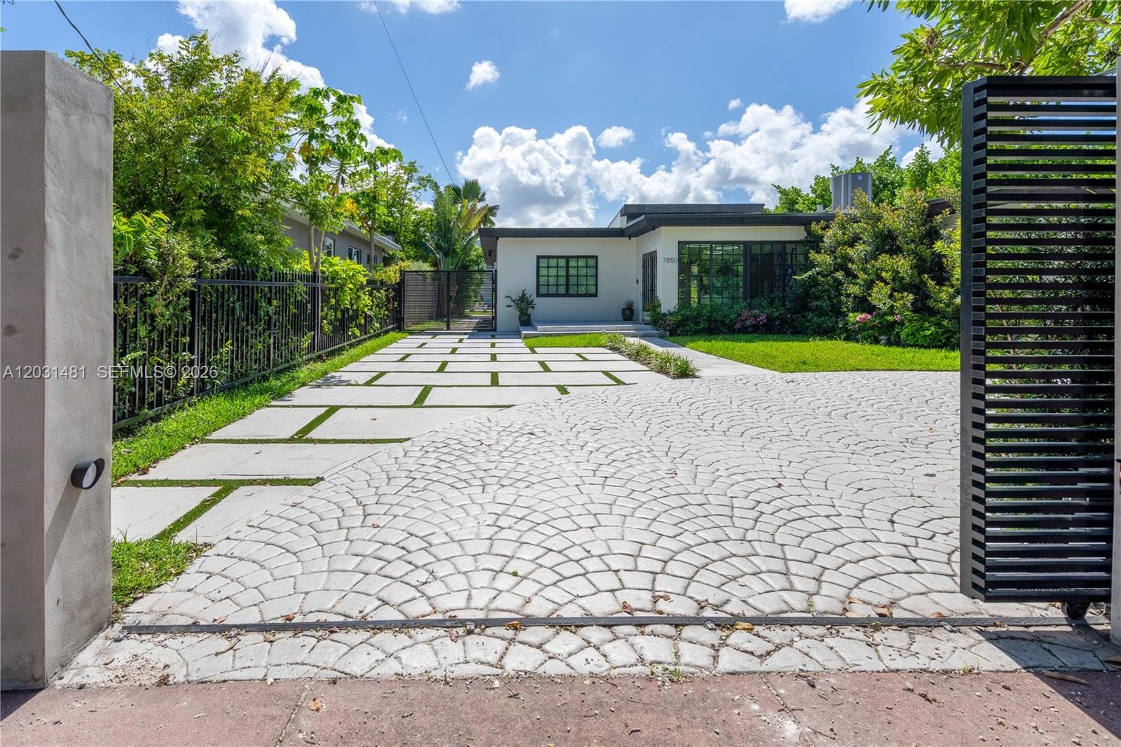 7850 Hawthorne Ave, Miami Beach FL 33141 — 5