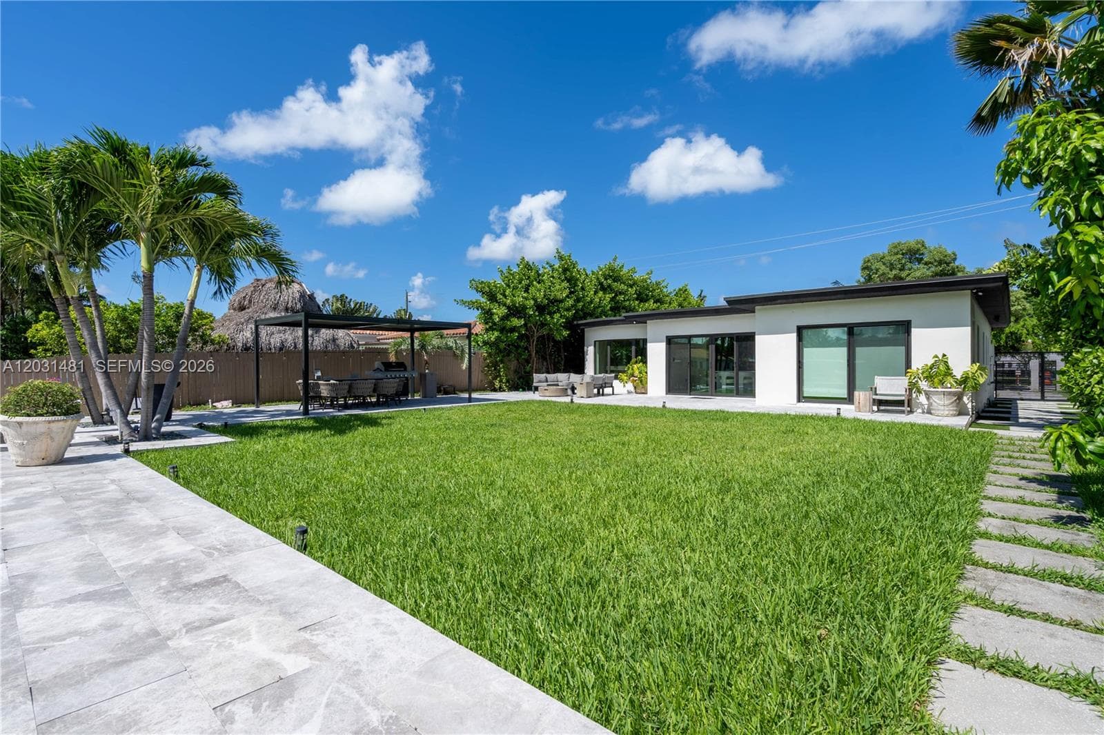 7850 Hawthorne Ave, Miami Beach FL 33141 — 8