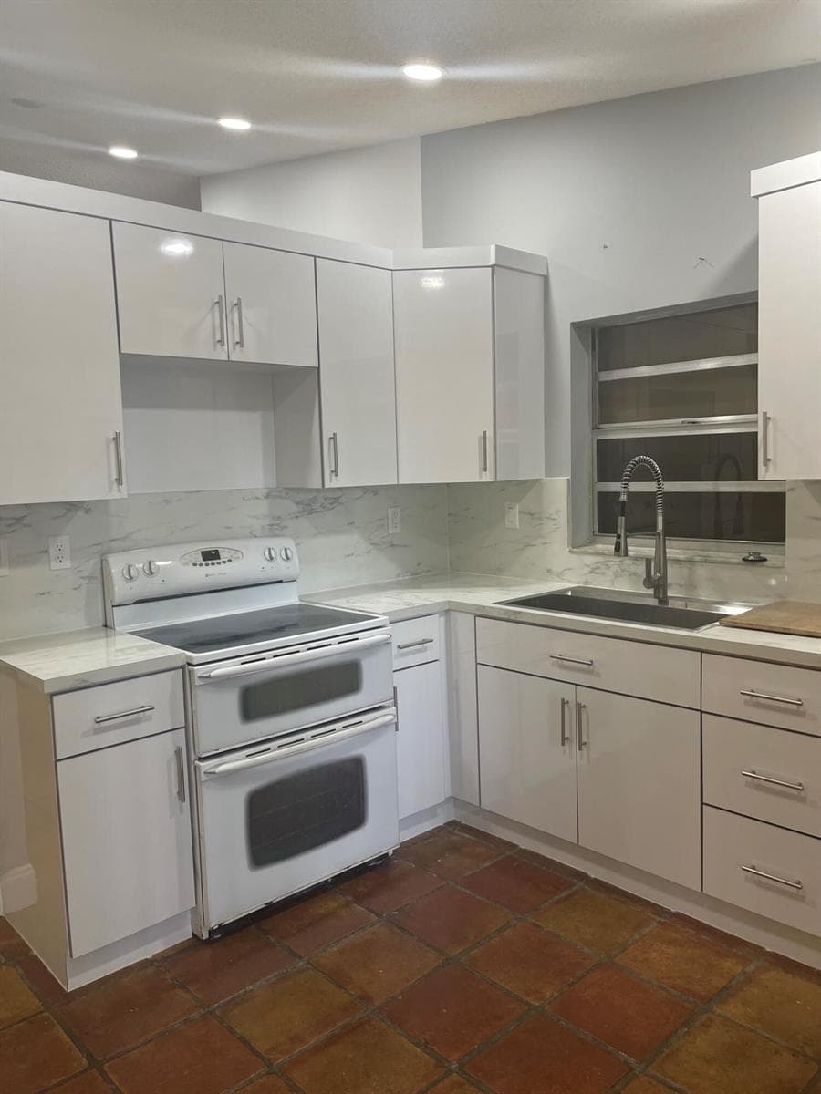 19823 NW 64th Place, Hialeah FL 33015 — 4