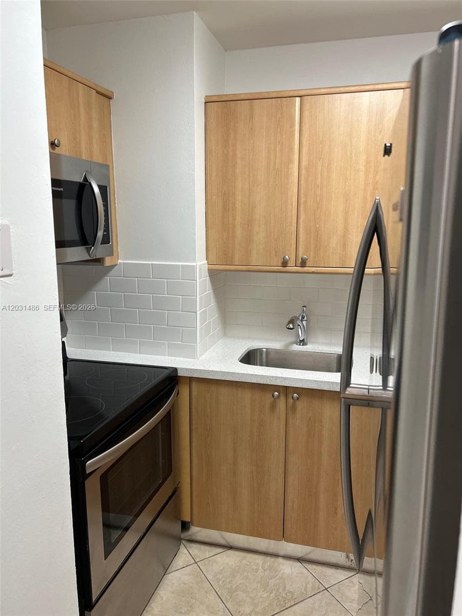 2920 SW 28th Ter # 202, Miami FL 33133 — 22