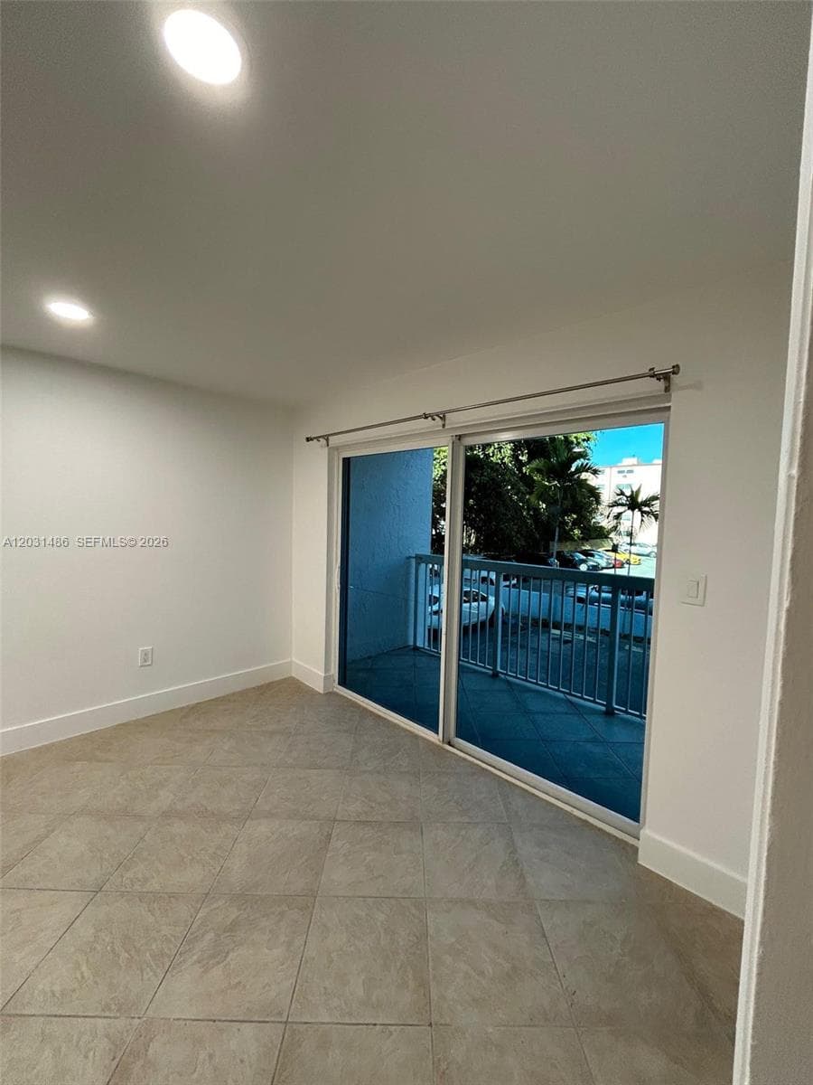 2920 SW 28th Ter # 202, Miami FL 33133 — 3