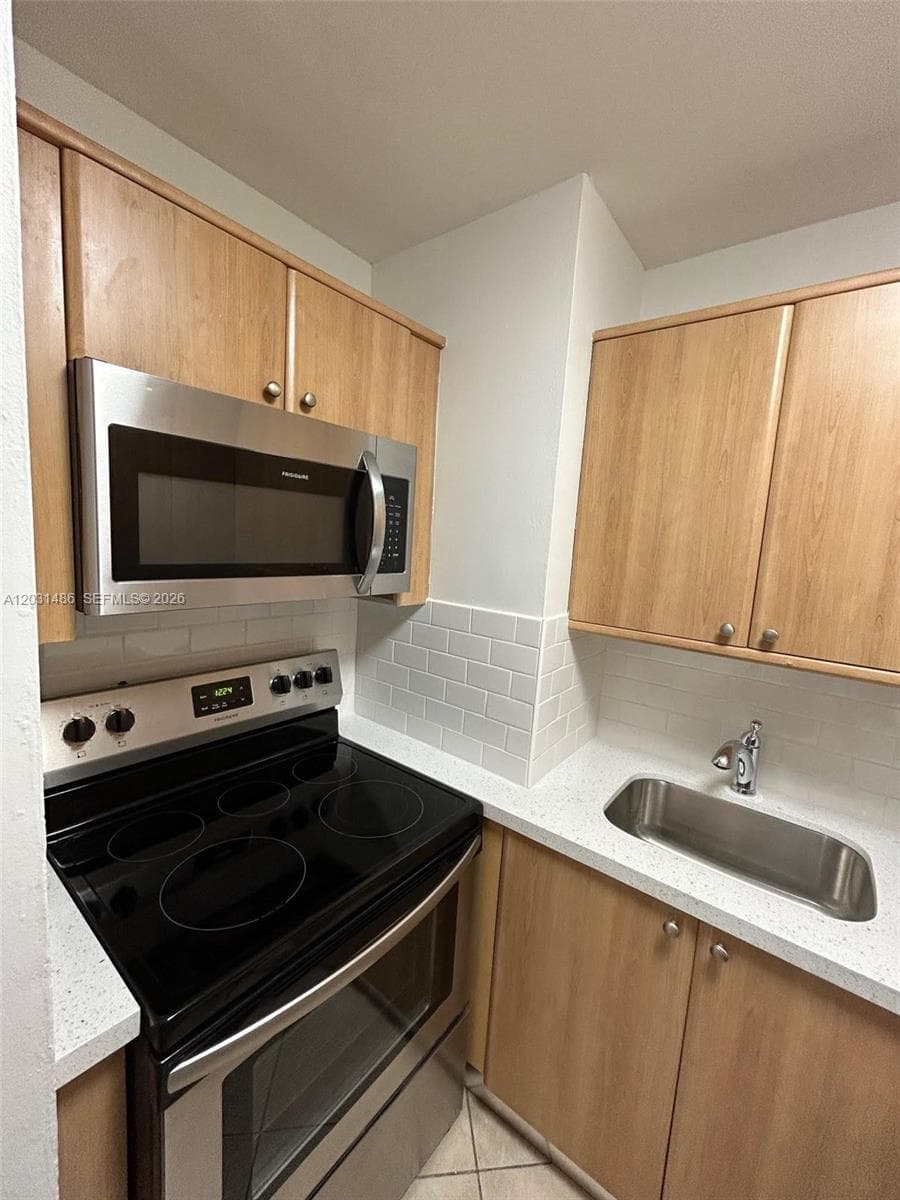2920 SW 28th Ter # 202, Miami FL 33133 — 24