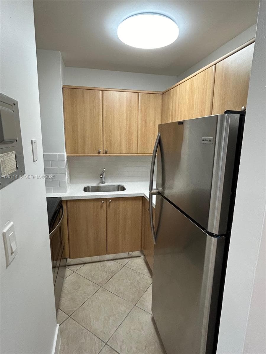 2920 SW 28th Ter # 202, Miami FL 33133 — 25