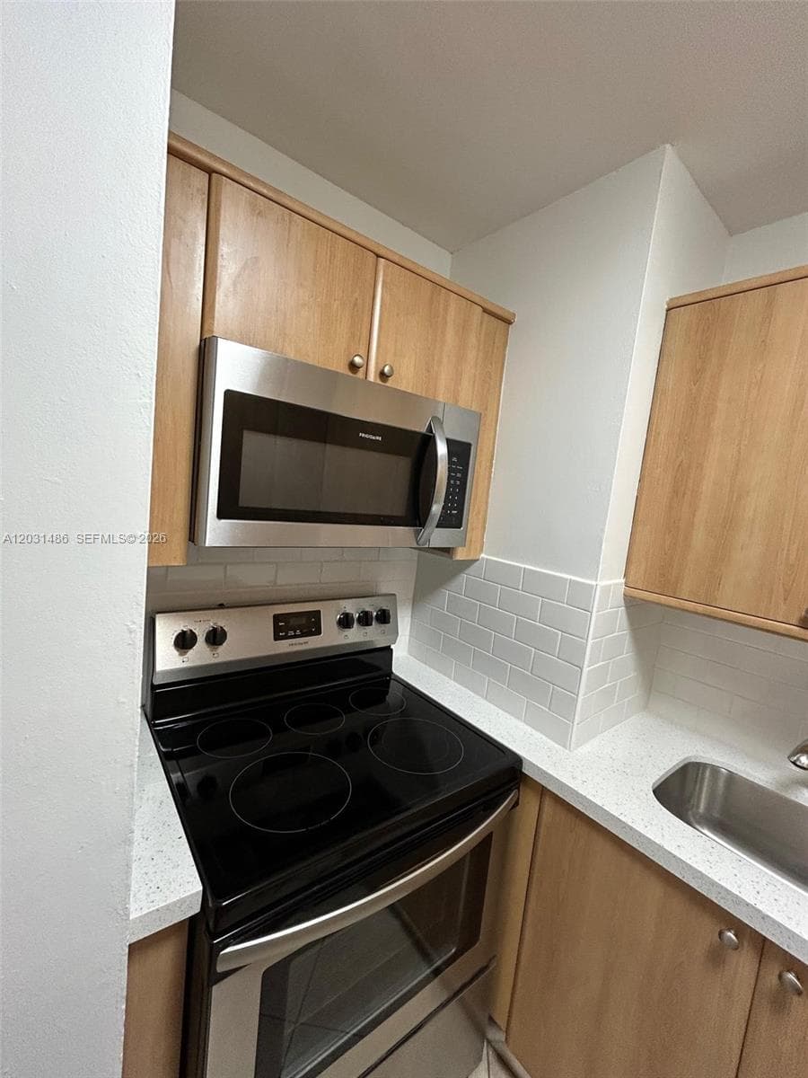 2920 SW 28th Ter # 202, Miami FL 33133 — 21