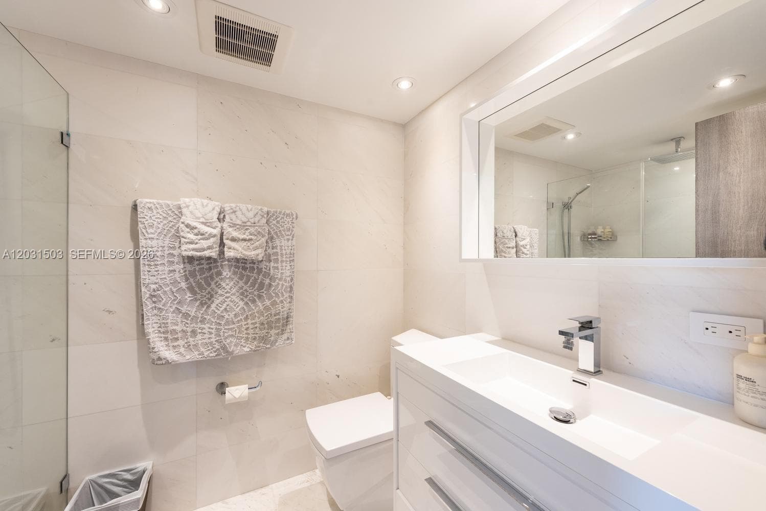 5660 Collins Ave # 14C, Miami Beach FL 33140 — 25