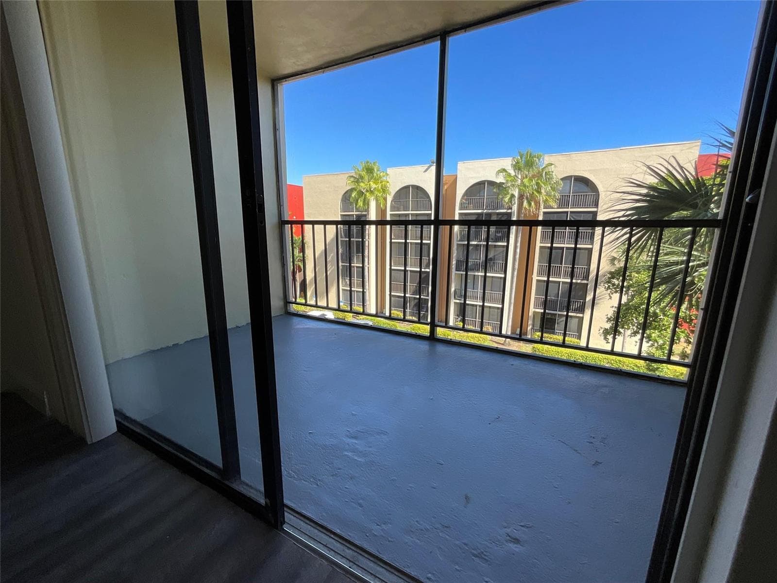 19455 NE 10 Avenue # 523, North Miami Beach FL 33179 — 2
