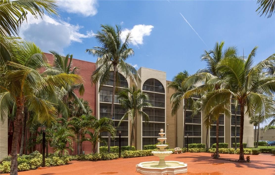 19455 NE 10 Avenue # 523, North Miami Beach FL 33179 — 17